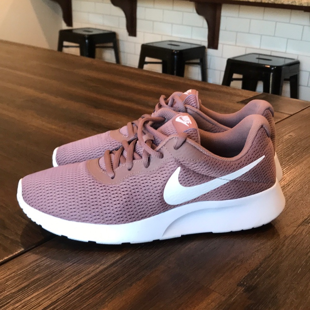 Nike (women’s)